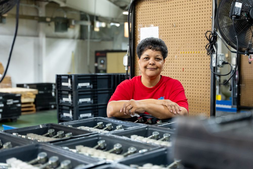 Somic America employee